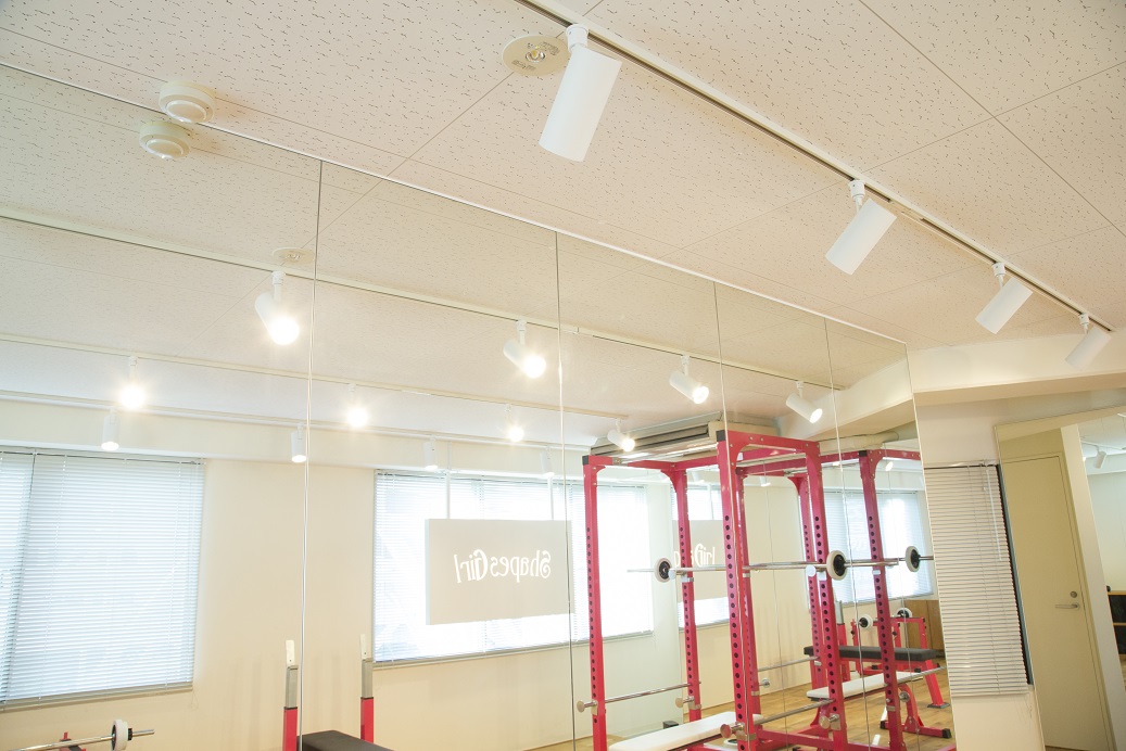 パーソナルな空間　パーソナルトレーニングジム　シェイプスガール梅田　shapesgirl梅田　シェイプス梅田　Shapes梅田店のジム店内｜シェイプス Shapes